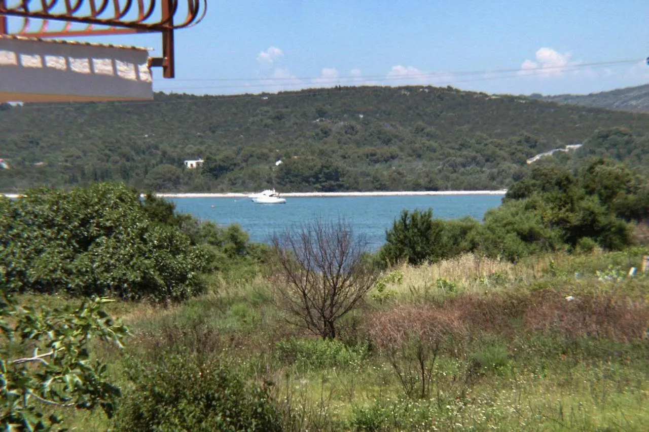 Apartments By The Sea Veli Rat, Dugi Otok - 436 0*,  Chorvatsko