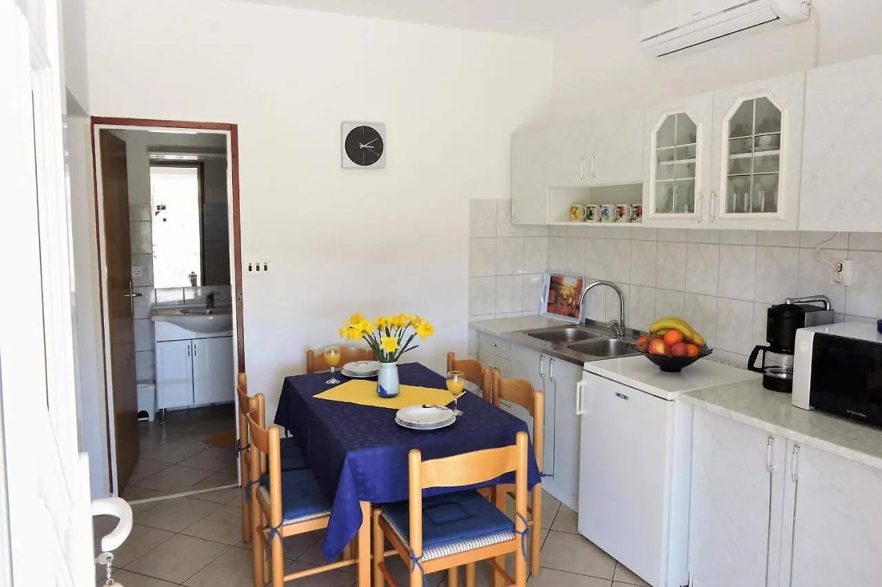 Apartments By The Sea Veli Rat, Dugi Otok - 436