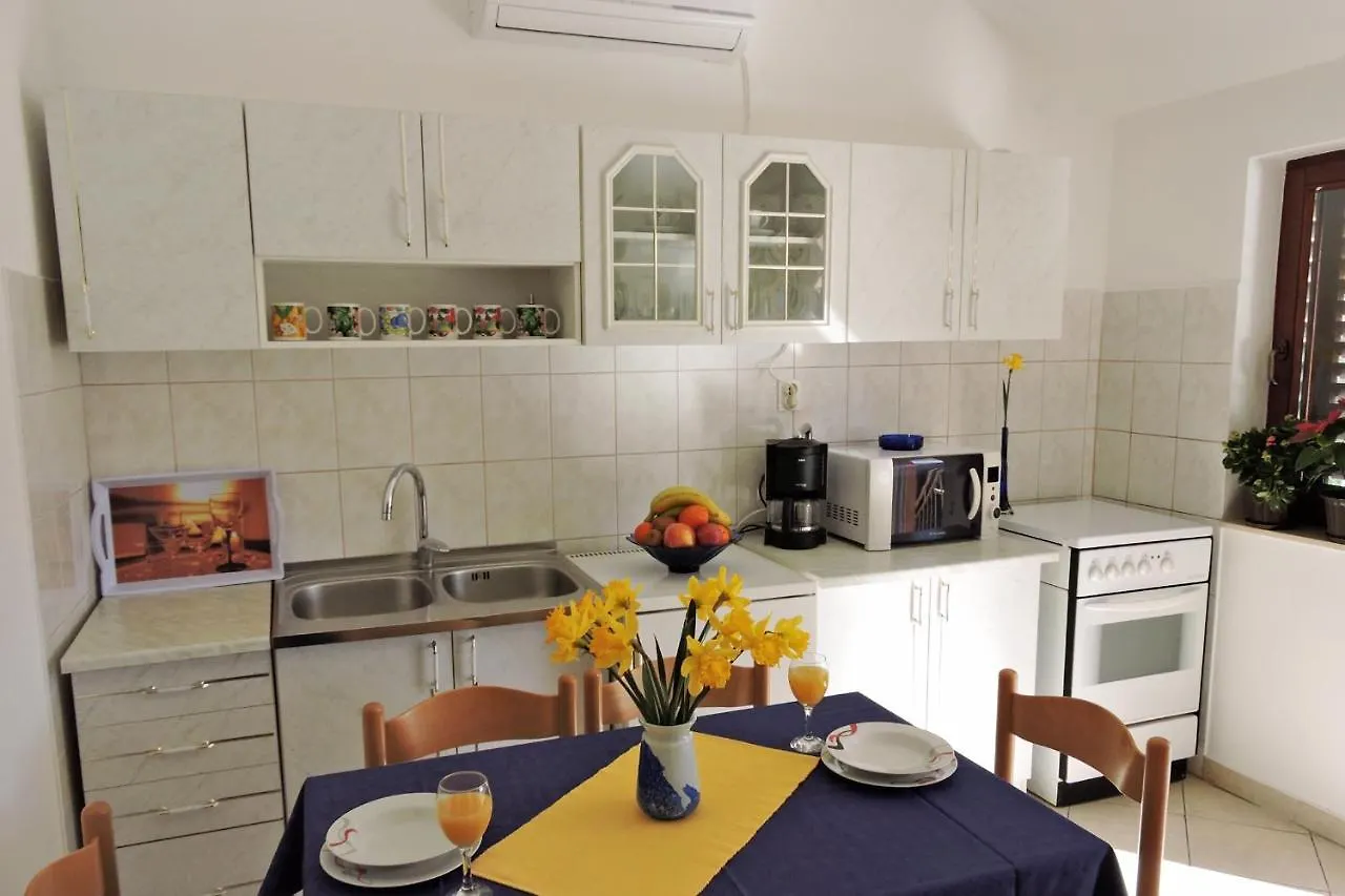 Apartments By The Sea Veli Rat, Dugi Otok - 436